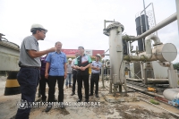 03 NOVEMBER 2022 - TKSUK YBRS ENCIK MAD ZAIDI MOHD KARLI MENGADAKAN LAWATAN KERJA KE LOJI BIO-COMPRESSED NATURAL GAS (BIO-CNG) KILANG SAWIT SUNGAI TENGI_4