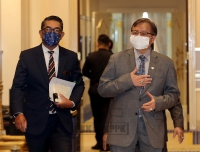 Menteri Perusahaan Perladangan dan Komoditi, YB Datuk Hajah Zuraida Kamaruddin mengadakan kunjungan hormat ke atas  Ketua Menteri Sarawak, Datuk Patinggi Abang Zohari Openg di Wisma Bapa Malaysia, Kuching, Sarawak_5