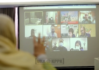 Menteri Perusahaan Perladangan dan Komoditi, YB Datuk Hajah Zuraida Kamaruddin mempengerusikan Mesyuarat Mengenai Keperluan Tenaga Kerja di Sektor Perladangan dan Agrikomoditi yang diadakan secara atas talian_2