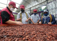 13 APRIL 2022 - YBTM HADIR KE PROGRAM JELAJAH AGRIKOMODITI MAJLIS PERASMIAN PUSAT MINI PEMPROSESAN KOKO DAN JALAN LADANG DI KAMPUNG KETIMBONG, SARAWAK_11