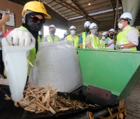 18 OKTOBER 2021 - Lawatan kerja YBTM ke kawasan tanaman kenaf di Pekan, Pahang dan Pusat Industri Kenaf (PIK), Tebu Hitam, Rompin, Pahang_9