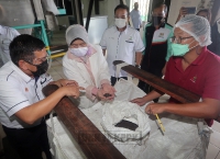 Lawatan kerja Menteri Perusahaan Perladangan dan Komoditi (KPPK), YB Datuk Hajah Zuraida Kamaruddin ke Ibu Pejabat Lembaga Lada Malaysia (MPB) di Kuching, Sarawak_13
