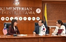 Kunjungan Hormat ke atas YB Menteri Industri Utama oleh TYT Lee Chi Beom, Duta Republik Korea ke Malaysia di Kementerian Industri Utama, Putrajaya