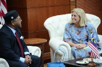 Kunjungan Hormat ke atas YB Menteri KPPK oleh PYT Maria Castillo Fernandez, Duta Dan Ketua Delegasi Kesatuan Eropah (EU) Ke Malaysia di Pejabat YB Menteri, KPPK_2