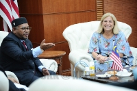 Kunjungan Hormat ke atas YB Menteri KPPK oleh PYT Maria Castillo Fernandez, Duta Dan Ketua Delegasi Kesatuan Eropah (EU) Ke Malaysia di Pejabat YB Menteri, KPPK