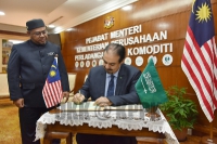 Kunjungan Hormat ke atas YB Menteri KPPK oleh TYT Duta Besar Arab Saudi ke Malaysia di Putrajaya_1