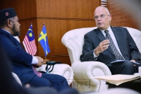 Kunjungan Hormat TYT Duta SWEDEN ke atas Menteri Perusahaan Perladangan Dan Komoditi, YB Dato' Dr. Mohd Khairudin Bin Aman Razali di Pejabat YBM, KPPK._2