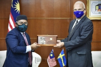 Kunjungan Hormat TYT Duta SWEDEN ke atas Menteri Perusahaan Perladangan Dan Komoditi, YB Dato' Dr. Mohd Khairudin Bin Aman Razali di Pejabat YBM, KPPK.