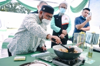Lawatan  Kementerian Perusahaan Perladangan dan Komodit  YB Dato' Dr.Mohd Khairuddin bin Aman Razal ke premis Usahawan hiliran Lada dan Kebun di negeri johor_5