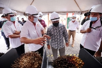 Lawatan Pemantauan Pelaksanaan SOP Ladang dan Kilang FGV oleh YB Dato' Dr. Mohd Khairudin Bin Aman Razali, Menteri Perusahaan Perladangan dan Komoditi di Krau Raub, Pahang_2
