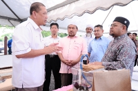 Majlis Penyampaian Bantuan Prihatin Kenaf Peringkat Negeri Terengganu di Balai Raya Kampung Guntung Dalam, Setiu, Terengganu