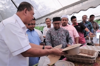 Majlis Penyampaian Bantuan Prihatin Kenaf Peringkat Negeri Terengganu di Balai Raya Kampung Guntung Dalam, Setiu, Terengganu