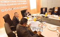 Sesi Pembentangan kepada YB Dato' Sri Dr. Wee Jeck Seng mengenai Cadangan Projek Penanaman Pokok Revotropix Paulownia di Bilik Mesyuarat Kembang Semangkuk KPPK