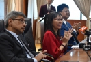 Sidang Media Menteri Industri Utama berkaitan pemberian bantuan sarung tangan getah kepada pekerja kesihatan di Wuhan, China di MPI
