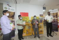 YB Menteri Perusahaan Perladangan dan Komoditi hadir  merasmikan pelancaran Rak Amal Kongsi Rezeki bersama MRC Dan Yayasan Amal Malaysia YAM.