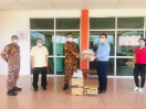 YB Willie Mongin Timbalan Menteri Perusahaan Perladangan Dan Komoditi menyantuni Petugas Barisan Hadapan di kawasan Parlimen Puncak Borneo, Sarawak_6